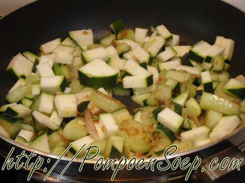 Courgettesoep maken