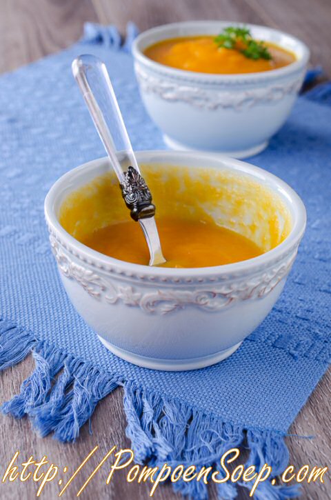 Geroosterde pompoensoep met appeltjes